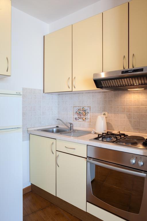 Apartments Waterfront Ivan ポドゥゴラ 部屋 写真